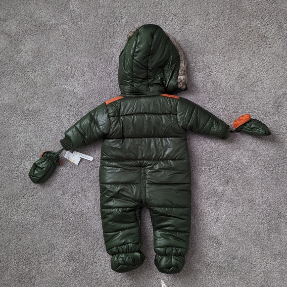 ⭐ NWT- Baby Winter Snowsuit- 6-9 Months- Coat- Jacket- Gloves -  Green Olive - Picture 3 of 6